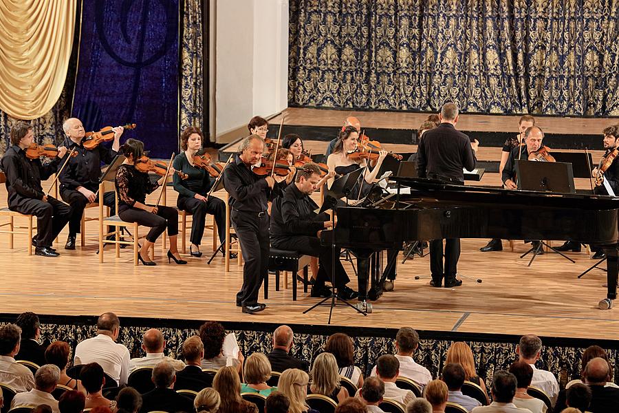 Václav Hudeček (housle), Jan Simon (klavír), Jihočeská komorní filharmonie, Vojtěch Spurný (dirigent), 24.7.2015, Mezinárodní hudební festival Český Krumlov