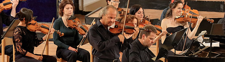 VÃ¡clav HudeÄek (housle), Jan Simon (klavÃ­r), JihoÄeskÃ¡ komornÃ­ filharmonie, VojtÄch SpurnÃ½ (dirigent), 24.7.2015, MezinÃ¡rodnÃ­ hudebnÃ­ festival ÄeskÃ½ Krumlov