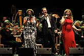 “James Bond Music” and world musicals - Debbie Gravitte, Capathia Jenkins a Hugh Panaro, Michael Krajewshi (conductor), 1.8.2015, International Music Festival Český Krumlov, source: Auviex s.r.o., photo by: Libor Sváček