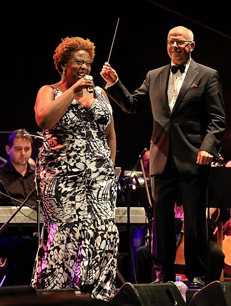 “James Bond Music” und Musicals - Debbie Gravitte, Capathia Jenkins und Hugh Panaro, Nordböhmische Philharmonie Teplice, Michael Krajewshi (Dirigent), 1.8.2015, Internationales Musikfestival Český Krumlov