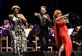 “James Bond Music” und Musicals - Debbie Gravitte, Capathia Jenkins und Hugh Panaro, Nordböhmische Philharmonie Teplice, Michael Krajewshi (Dirigent), 1.8.2015, Internationales Musikfestival Český Krumlov, Quelle: Auviex s.r.o., Foto: Libor Sváček