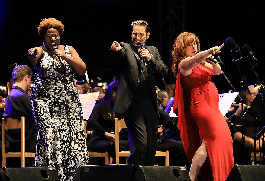 “James Bond Music” und Musicals - Debbie Gravitte, Capathia Jenkins und Hugh Panaro, Nordböhmische Philharmonie Teplice, Michael Krajewshi (Dirigent), 1.8.2015, Internationales Musikfestival Český Krumlov