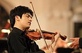 Ji Man Wee (Violine), Jan Mráček (Violine), Südböhmische Kammerphilharmonie Budweis, Mario Košík (Dirigent), 8.8.2015, Internationales Musikfestival Český Krumlov, Quelle: Auviex s.r.o., Foto: Libor Sváček