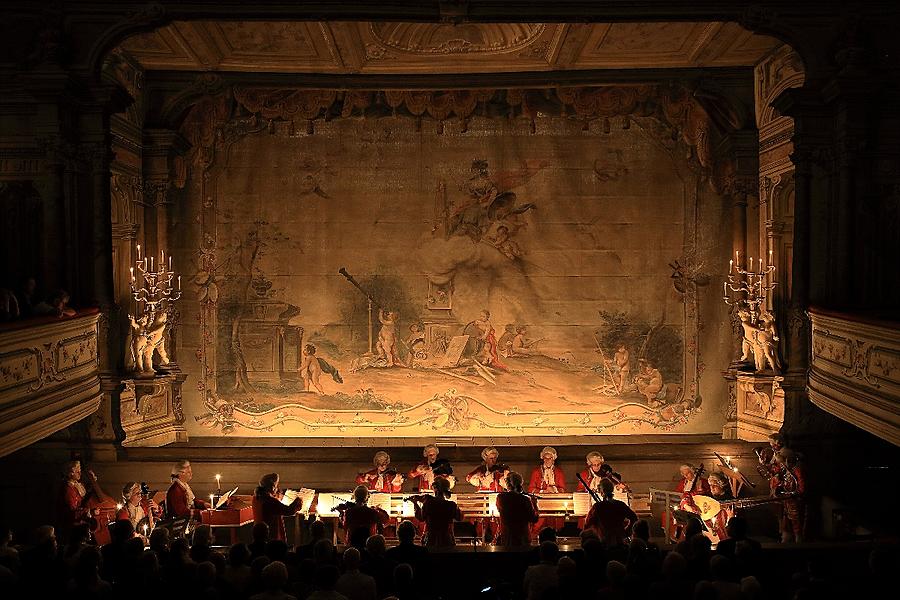 Johann Adolf Hasse: L´IPERMESTRA, Hof-Musici Baroque Orchestra, 19. - 21. 9. 2014, in front of theatre curtain