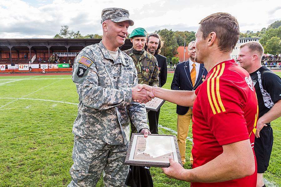 Svoboda a sport - 70. výročí utkání americké armády v americkém fotbale, Český Krumlov neděle 27. září 2015