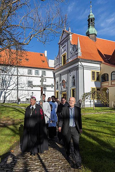 Slavnostní znovuvysvěcení klášterního kostela v Českém Krumlově 8. listopadu 2015