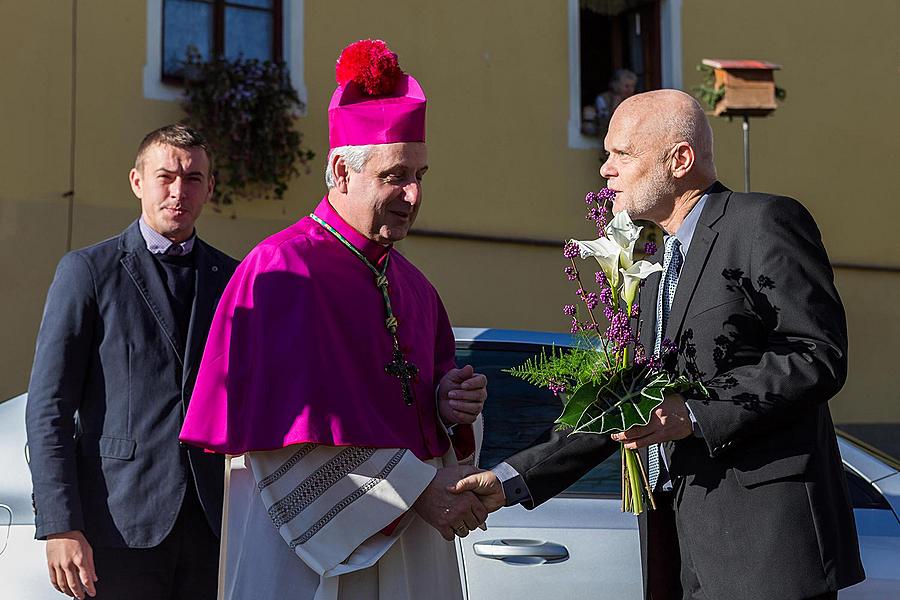 Slavnostní znovuvysvěcení klášterního kostela v Českém Krumlově 8. listopadu 2015