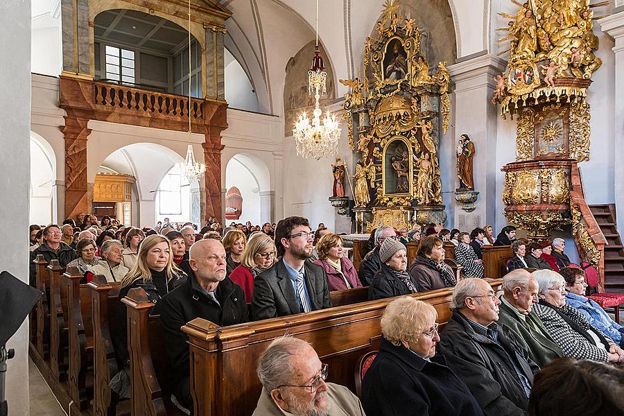 Slavnostní znovuvysvěcení klášterního kostela v Českém Krumlově 8. listopadu 2015