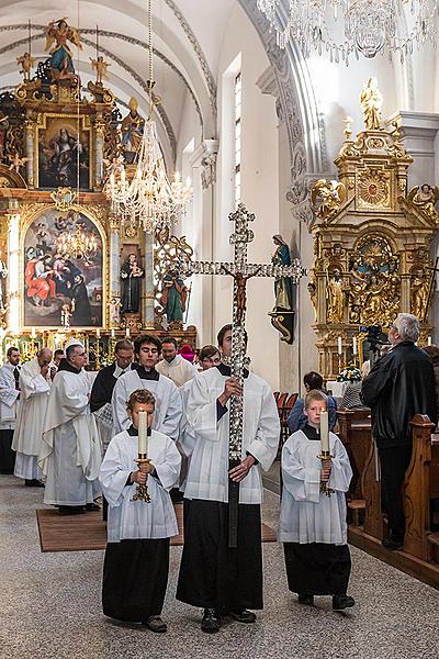 Slavnostní znovuvysvěcení klášterního kostela v Českém Krumlově 8. listopadu 2015