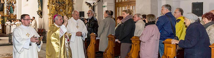 SlavnostnÃ­ znovuvysvÄcenÃ­ klÃ¡Å¡ternÃ­ho kostela v ÄeskÃ©m KrumlovÄ 8. listopadu 2015