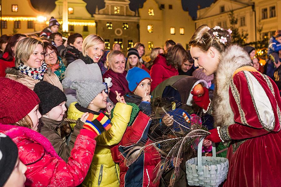 Ježíškův Poštovní úřad U Zlatého anděla a příjezd Bílé paní 6.12.2015, Advent a Vánoce v Českém Krumlově