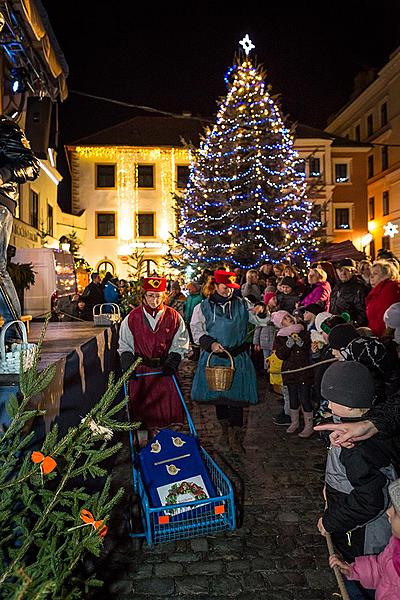 Baby Jesus Postal Office at U Zlatého Anděla and arrival of the White Lady 6.12.2015, Advent and Christmas in Český Krumlov