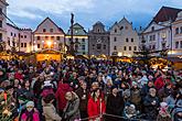 Společné zpívání u vánočního stromu, 3. adventní neděle 13.12.2015, foto: Lubor Mrázek