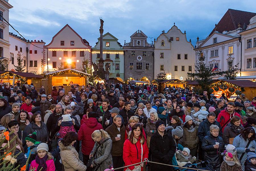 Singing Together at the Christmas Tree, 3rd Advent Sunday 13.12.2015