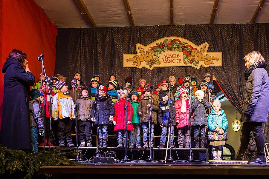 Gemeinsames Singen am Weihnachtsbaum, 3. Adventsonntag 13.12.2015