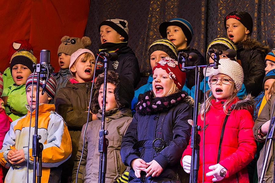 Gemeinsames Singen am Weihnachtsbaum, 3. Adventsonntag 13.12.2015