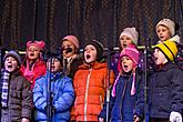 Singing Together at the Christmas Tree, 3rd Advent Sunday 13.12.2015, photo by: Lubor Mrázek