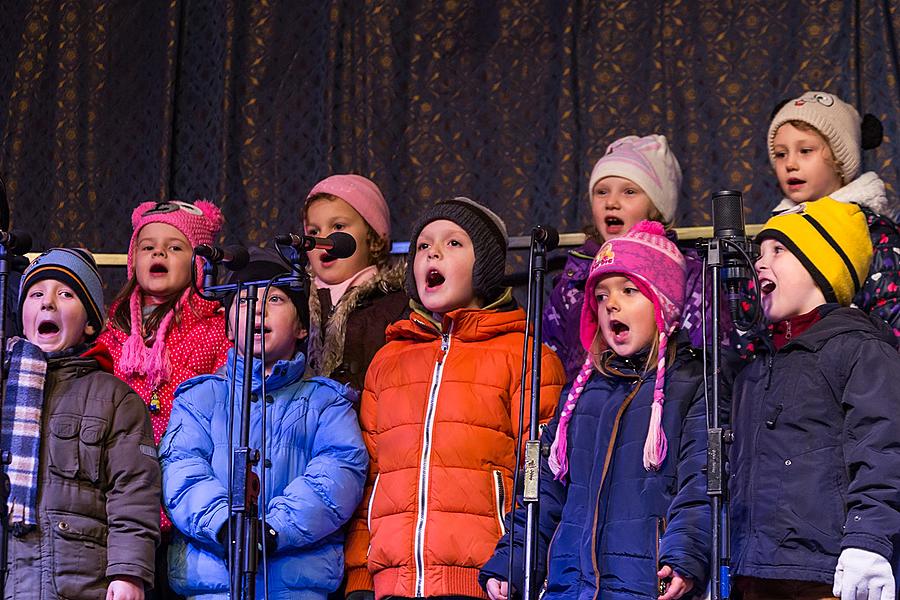 Gemeinsames Singen am Weihnachtsbaum, 3. Adventsonntag 13.12.2015