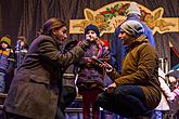 Singing Together at the Christmas Tree, 3rd Advent Sunday 13.12.2015, photo by: Lubor Mrázek