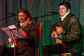 Wir Bringen Ihnen Lieder - Musikgeschenke verteilen die Krumauer Musikanten, die traditionell gemeinsam mit Bürgern aller Nationen Stille Nacht singen 20.12.2015, Advent und Weihnachten in Český Krumlov, Foto: Lubor Mrázek