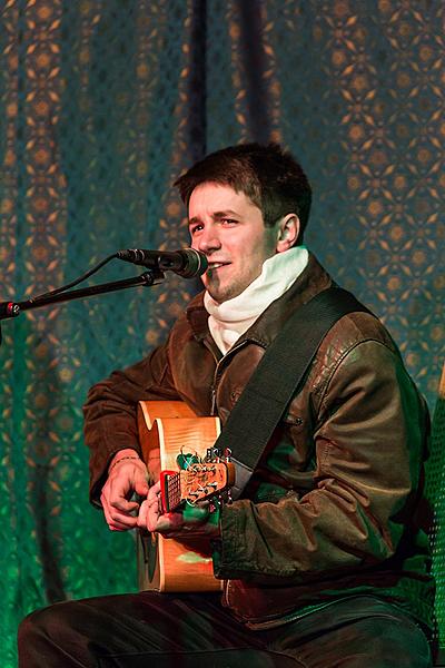 We Bring you Songs - Musical gifts presented by local musicians concluding in the traditional Silent Night sung along by citizens of all nationalities 20.12.2015, Advent and Christmas in Český Krumlov