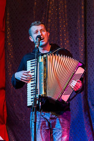 We Bring you Songs - Musical gifts presented by local musicians concluding in the traditional Silent Night sung along by citizens of all nationalities 20.12.2015, Advent and Christmas in Český Krumlov