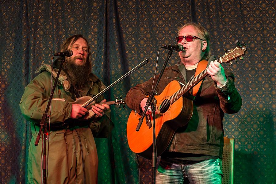 We Bring you Songs - Musical gifts presented by local musicians concluding in the traditional Silent Night sung along by citizens of all nationalities 20.12.2015, Advent and Christmas in Český Krumlov