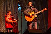 Wir Bringen Ihnen Lieder - Musikgeschenke verteilen die Krumauer Musikanten, die traditionell gemeinsam mit Bürgern aller Nationen Stille Nacht singen 20.12.2015, Advent und Weihnachten in Český Krumlov, Foto: Lubor Mrázek