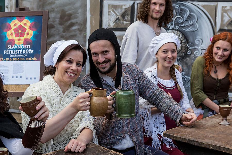 Fest der fünfblättrigen Rose ®, Český Krumlov, Freitag 17. 6. 2016