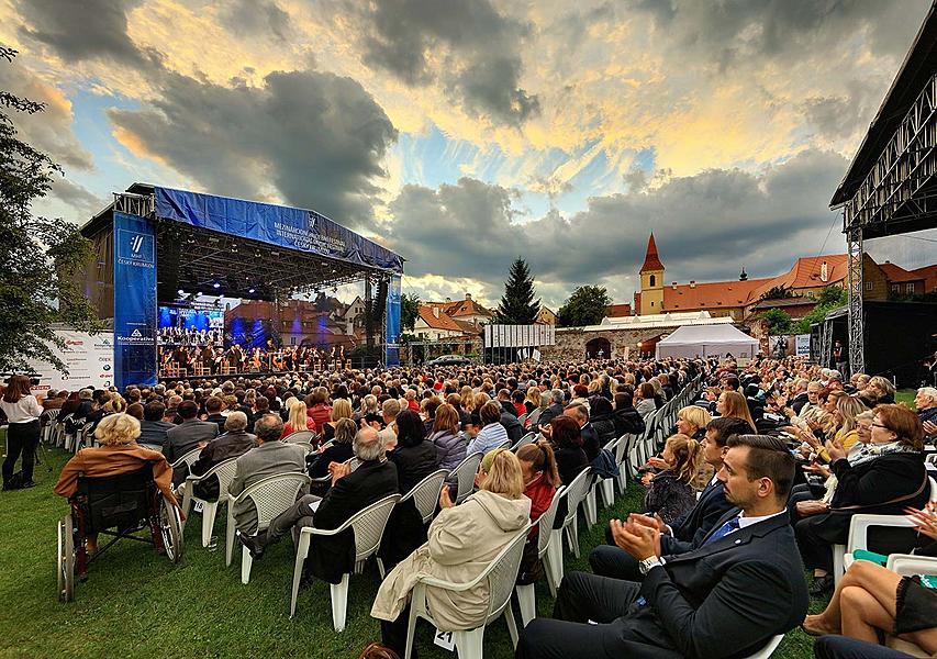 Juan Diego Flórez /tenor/, Symfonický orchestr Českého rozhlasu, Christopher Franklin /dirigent/, Mezinárodní hudební festival Český Krumlov 16.7.2016