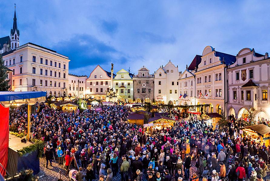 1. adventní neděle - hudebně poetické otevření Adventu spojené s rozsvícením vánočního stromu, Český Krumlov 27.11.2016