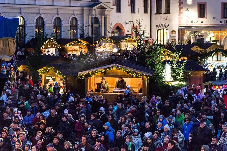 1. Adventssontag - Musikalisch-poetische Eröffnung des Advents Verbunden mit der Beleuchtung des Weihnachtsbaums, Český Krumlov 27.11.2016