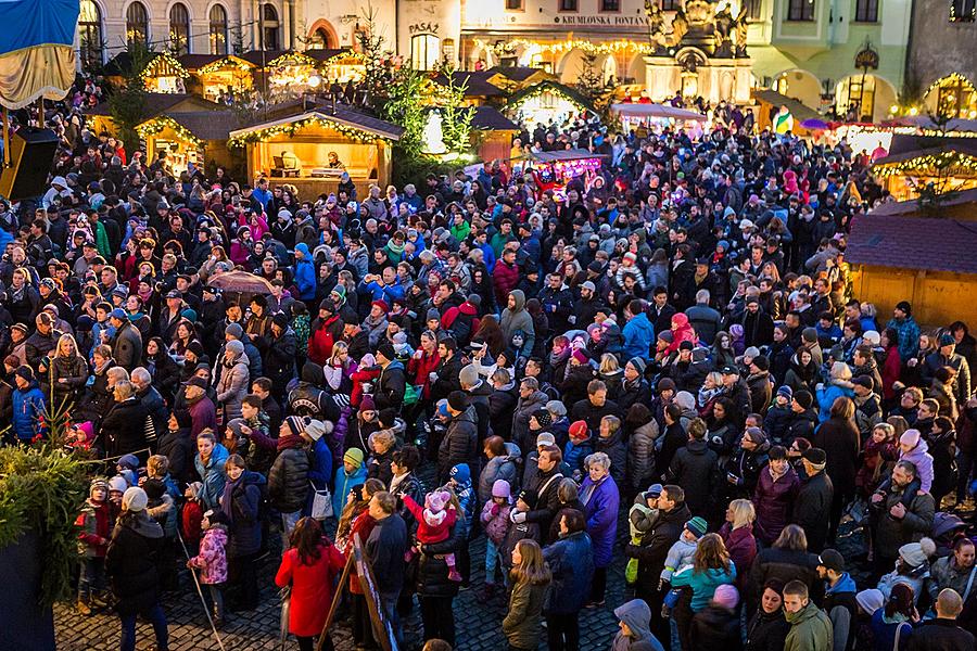 1. Adventssontag - Musikalisch-poetische Eröffnung des Advents Verbunden mit der Beleuchtung des Weihnachtsbaums, Český Krumlov 27.11.2016
