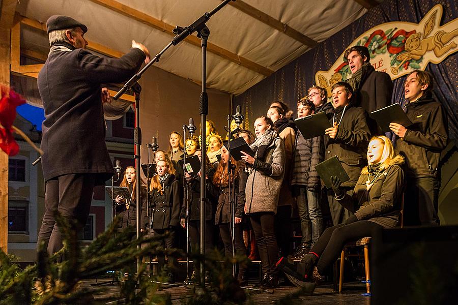 1. adventní neděle - hudebně poetické otevření Adventu spojené s rozsvícením vánočního stromu, Český Krumlov 27.11.2016