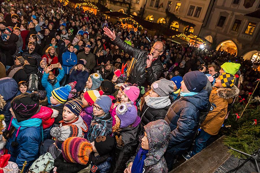 1. Adventssontag - Musikalisch-poetische Eröffnung des Advents Verbunden mit der Beleuchtung des Weihnachtsbaums, Český Krumlov 27.11.2016