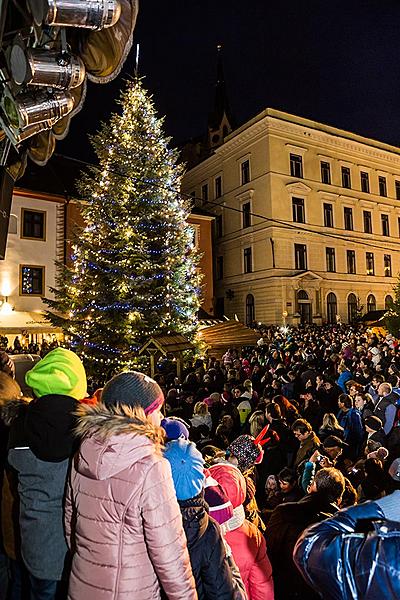 1. adventní neděle - hudebně poetické otevření Adventu spojené s rozsvícením vánočního stromu, Český Krumlov 27.11.2016