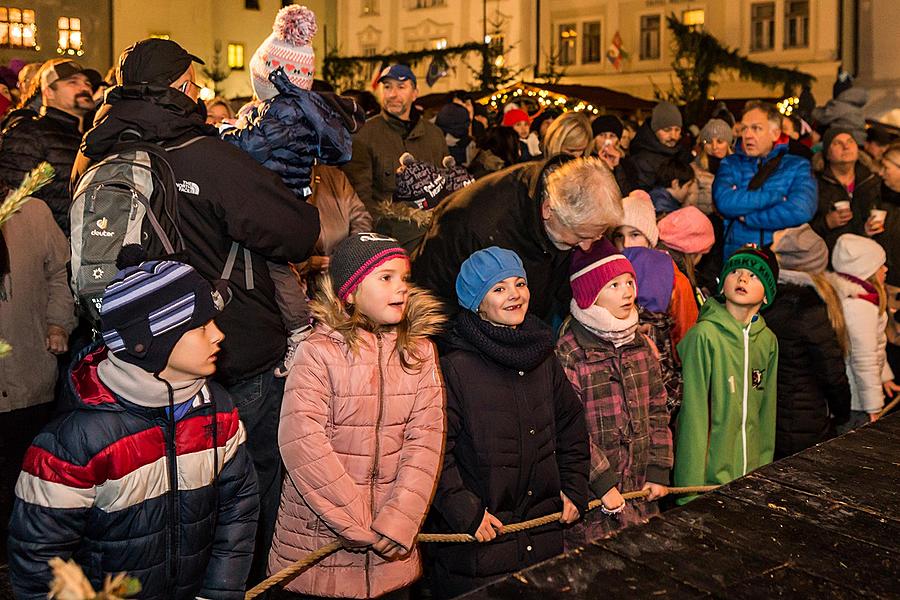 1. Adventssontag - Musikalisch-poetische Eröffnung des Advents Verbunden mit der Beleuchtung des Weihnachtsbaums, Český Krumlov 27.11.2016