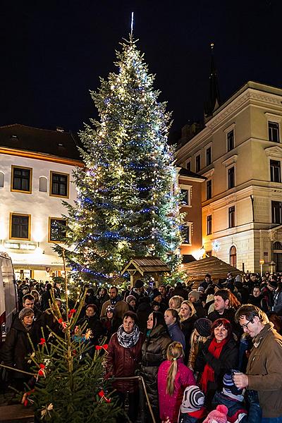 1. Adventssontag - Musikalisch-poetische Eröffnung des Advents Verbunden mit der Beleuchtung des Weihnachtsbaums, Český Krumlov 27.11.2016