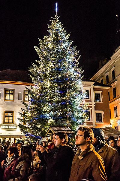 1. adventní neděle - hudebně poetické otevření Adventu spojené s rozsvícením vánočního stromu, Český Krumlov 27.11.2016