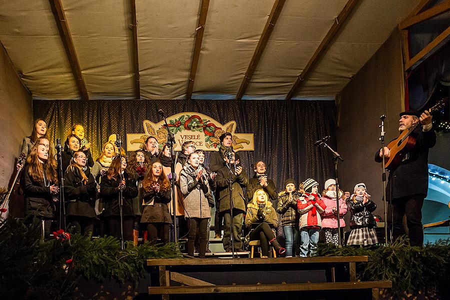 1. adventní neděle - hudebně poetické otevření Adventu spojené s rozsvícením vánočního stromu, Český Krumlov 27.11.2016