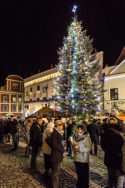 1. Adventssontag - Musikalisch-poetische Eröffnung des Advents Verbunden mit der Beleuchtung des Weihnachtsbaums, Český Krumlov 27.11.2016