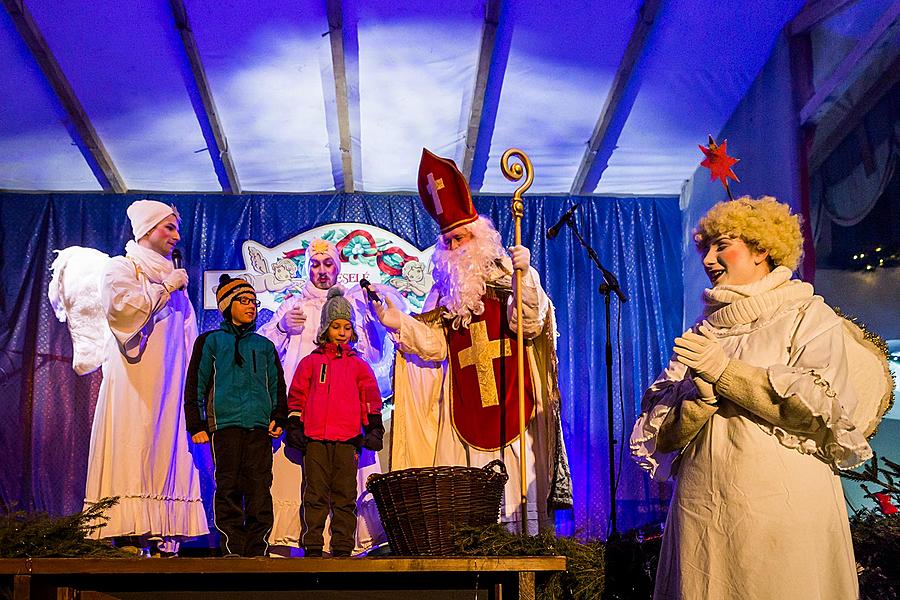 St. Nicholas Present Distribution 4.12.2016, Advent and Christmas in Český Krumlov