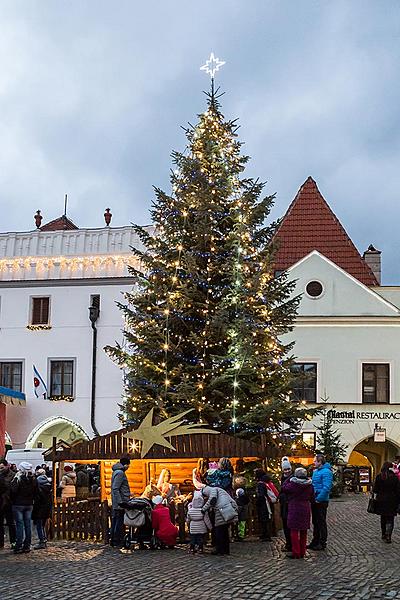 Gemeinsames Singen am Weihnachtsbaum, 3. Adventsonntag 11.12.2016
