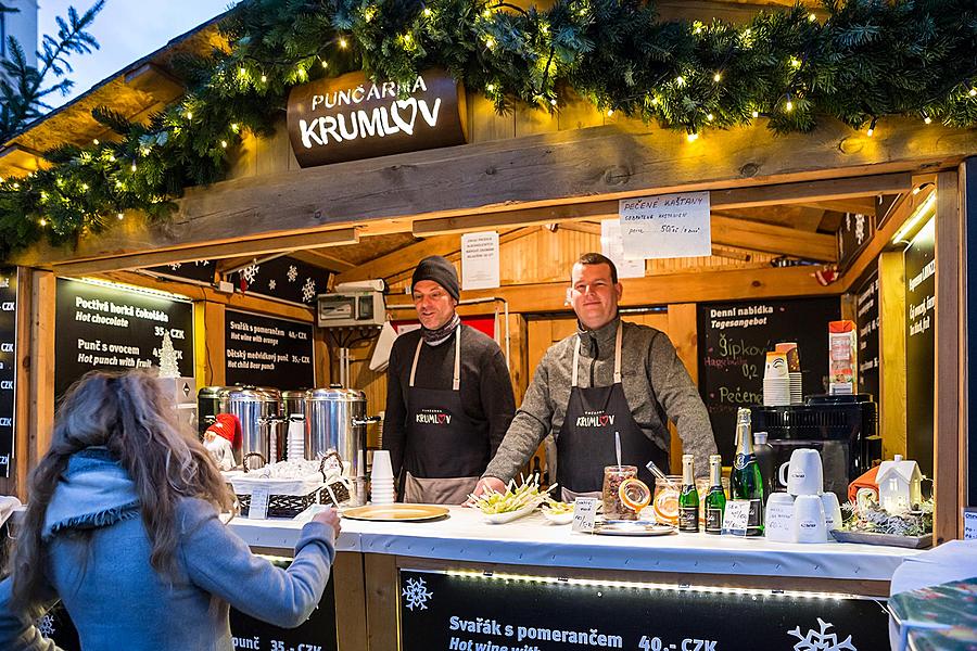 Gemeinsames Singen am Weihnachtsbaum, 3. Adventsonntag 11.12.2016