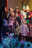 Gemeinsames Singen am Weihnachtsbaum, 3. Adventsonntag 11.12.2016, Foto: Lubor Mrázek