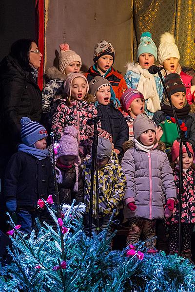 Gemeinsames Singen am Weihnachtsbaum, 3. Adventsonntag 11.12.2016