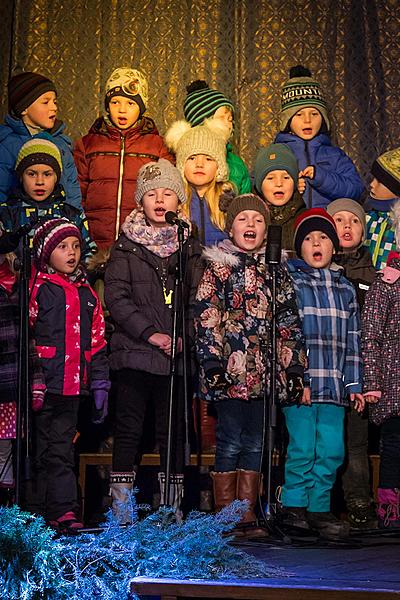 Gemeinsames Singen am Weihnachtsbaum, 3. Adventsonntag 11.12.2016