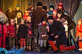 Gemeinsames Singen am Weihnachtsbaum, 3. Adventsonntag 11.12.2016, Foto: Lubor Mrázek