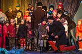 Singing Together at the Christmas Tree, 3rd Advent Sunday 11.12.2016, photo by: Lubor Mrázek