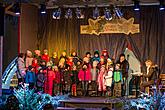 Gemeinsames Singen am Weihnachtsbaum, 3. Adventsonntag 11.12.2016, Foto: Lubor Mrázek